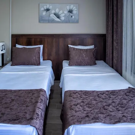 Maca Hotel 3*
