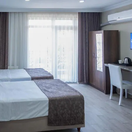 Maca فندق أديرني