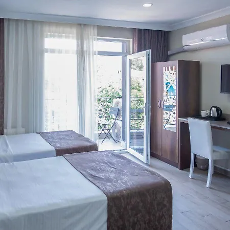 Maca فندق أديرني